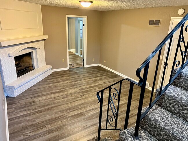 Bonus Space - 2342 S Crysler Ave