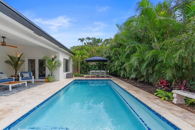 Building Photo - 450 NE 5th Cir