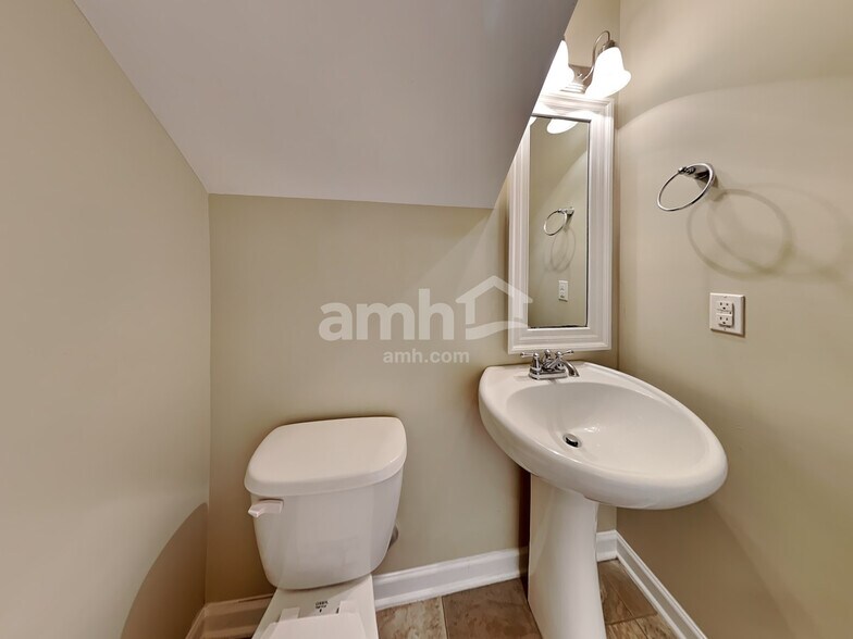 Building Photo - 660 Smithridge Way