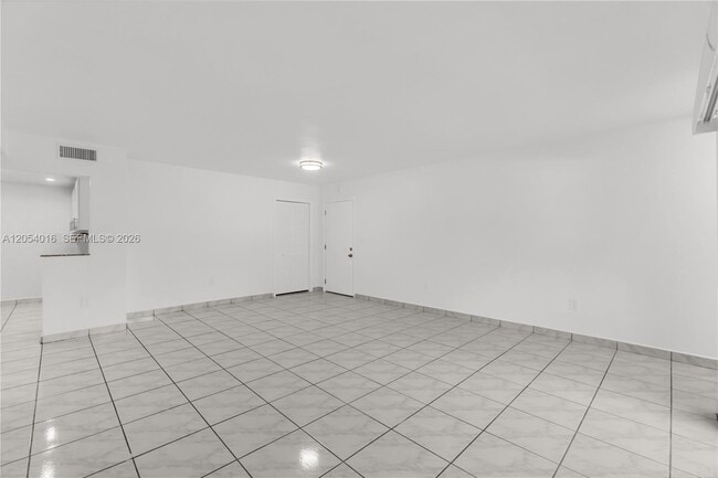 Building Photo - 9354 SW 77th Ave