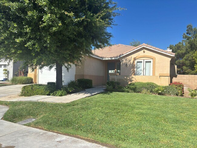 Building Photo - Upgraded West Lancaster Home