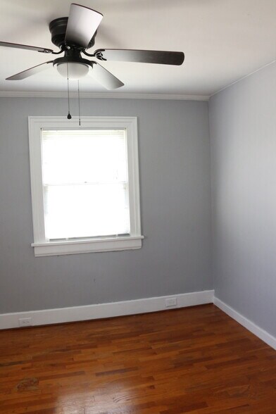 Apt B Bedroom 2 - 210 W Poplar St