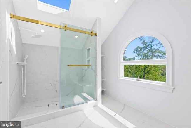 Building Photo - 1626 Foxhall Rd NW