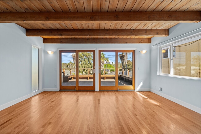 Building Photo - 425 Neptune Ave