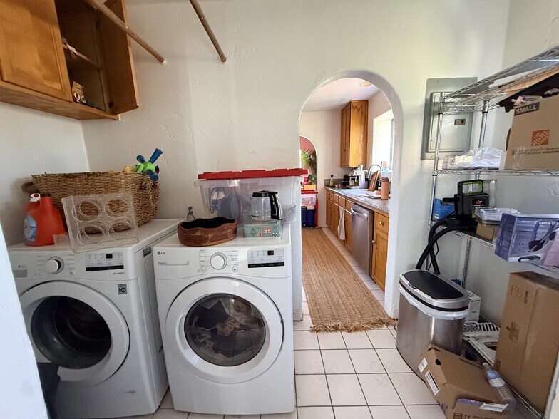 Building Photo - 1416 Ellsmere Ave