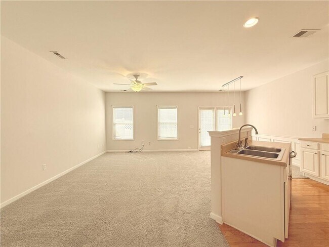 Building Photo - 1833 Willow Branch Ln
