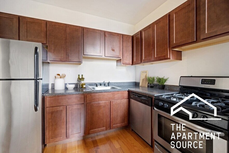 Building Photo - 3723 N Pine Grove Ave