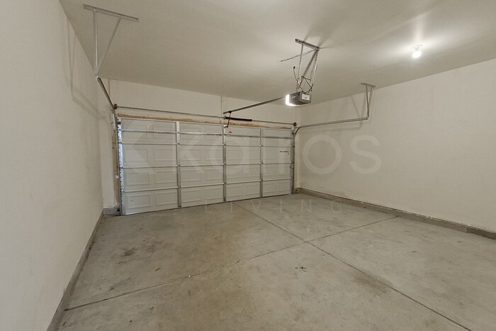 Building Photo - 206 Long Is Dr