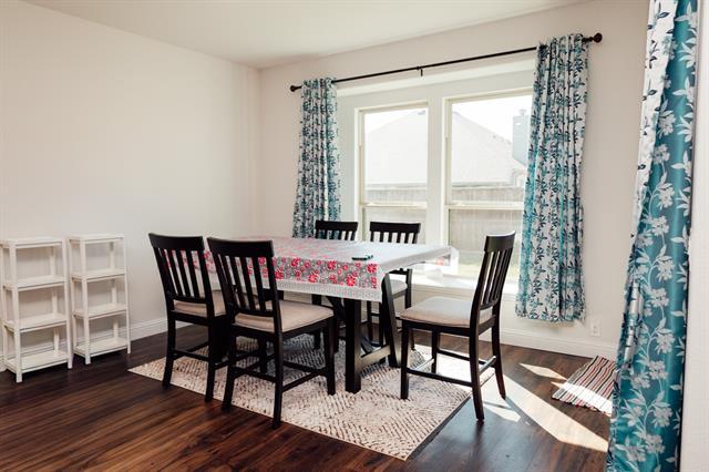 Building Photo - 700 Sedona St