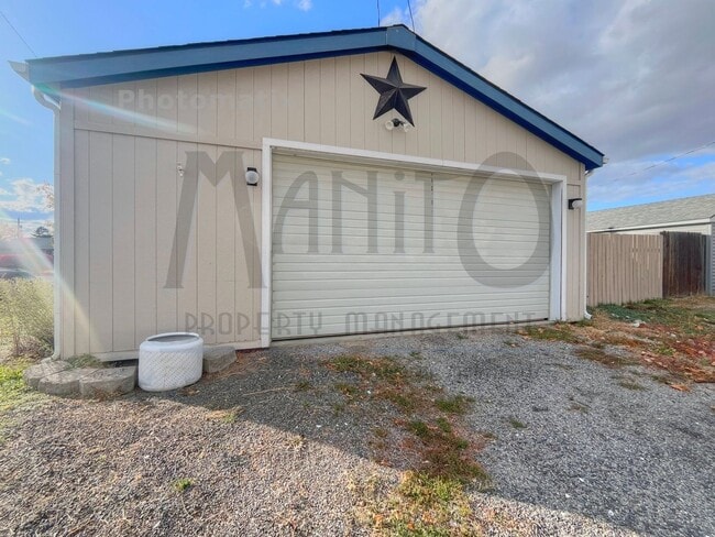 Building Photo - Spacious Modern 2 Bedroom Home