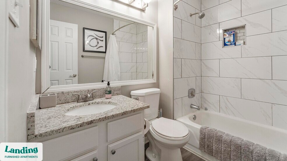 Building Photo - 2118 Silvercrest Dr