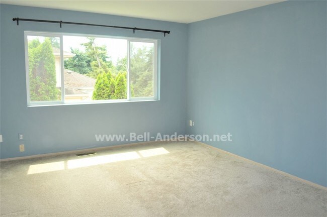 Building Photo - APPLICATION PENDING View Ridge Home with Thr
