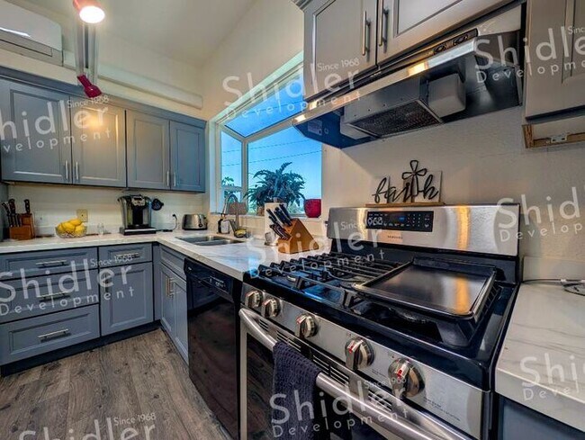 Building Photo - The Bridge House - 2 Bed 1 Bath with Uncompromising Views
