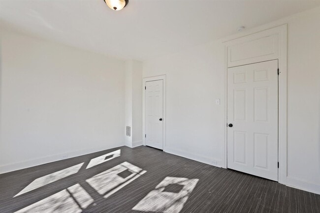 Building Photo - Bright 5 Bedroom, 1.5 Bath Home in Harrisburg, Pa!