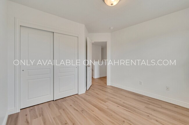 Building Photo - 142 W 3360 N