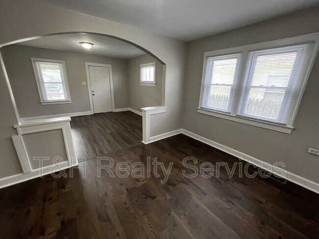 Building Photo - 1727 S Randolph St