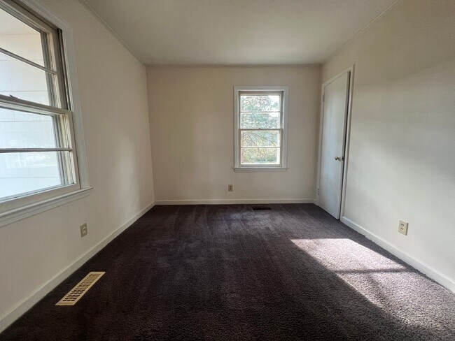 Building Photo - 3 bedroom home located off Neuse Blvd