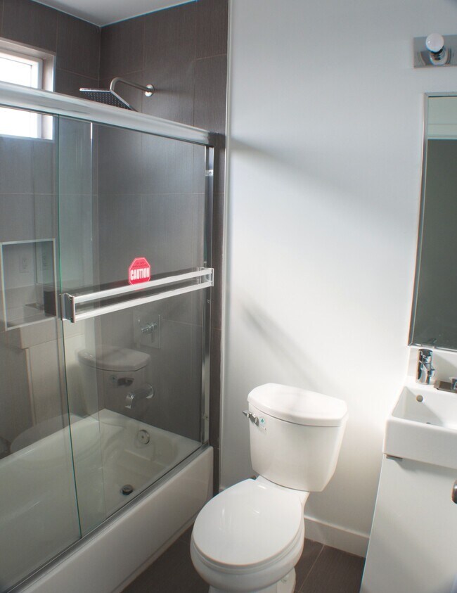 2nd bath - 2106 Hauser Blvd