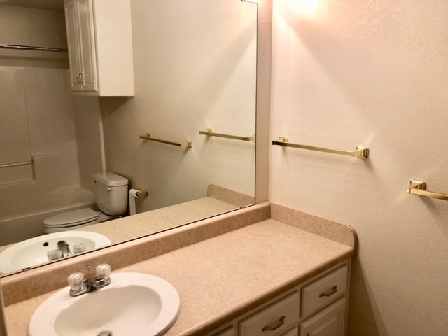 Bathroom 2 - 505 9th Ave B