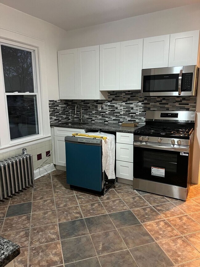 Building Photo - 108-110 Grand Ave.