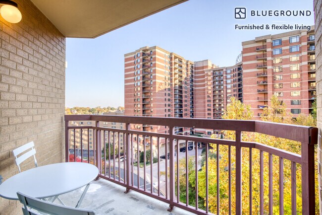 Building Photo - 1320 N Veitch St