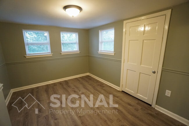 Building Photo - 8432 Lawley Ave