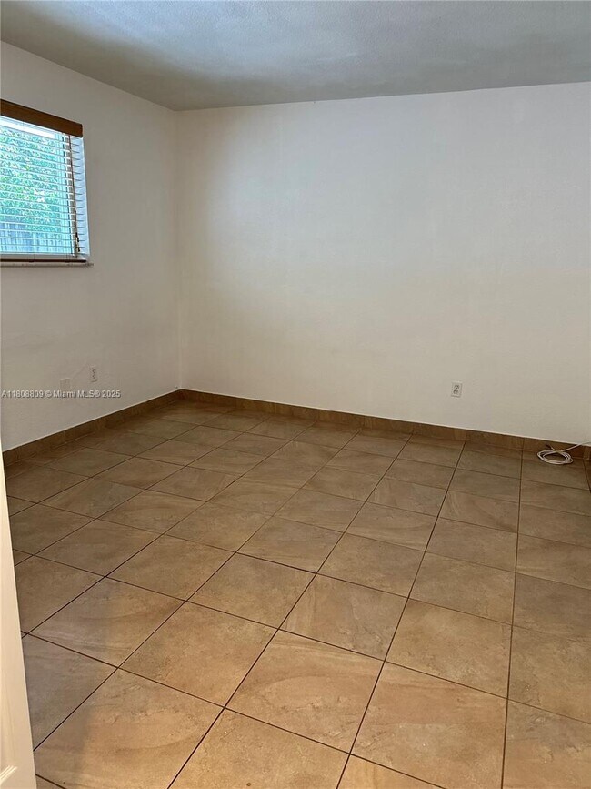 Building Photo - 3071 SW 27th Ave