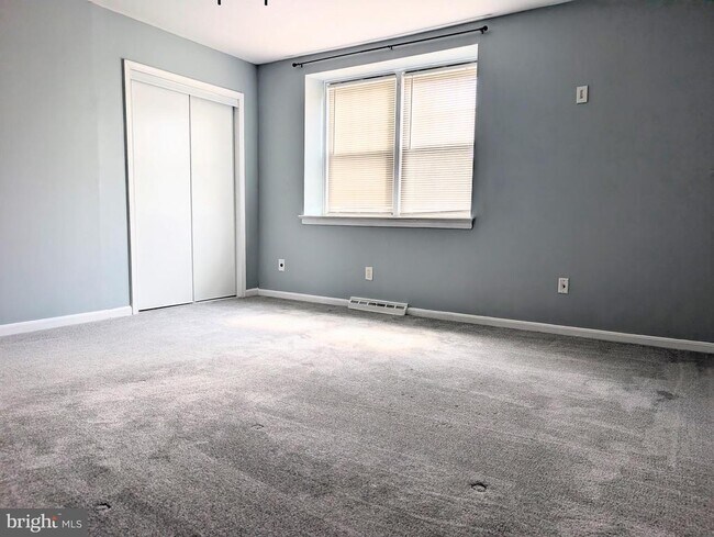 Building Photo - 3746 S Hereford Ln