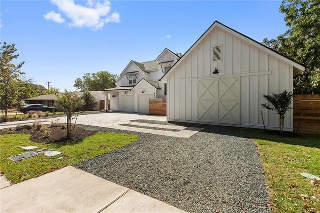 Building Photo - 603 Bissonet Ln