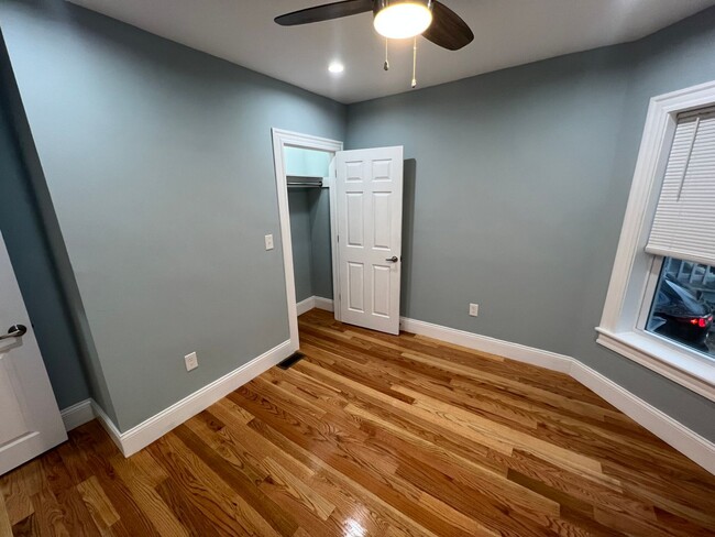 Building Photo - Huge updated 4 bed unit near Union Sq in S...