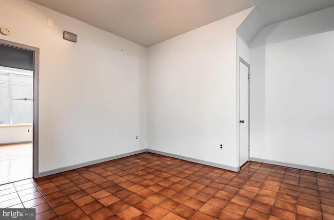 Building Photo - 1327 Snyder Ave