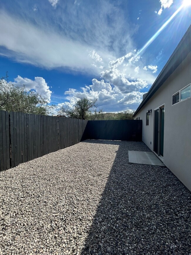 Building Photo - 1324 Renda Ct