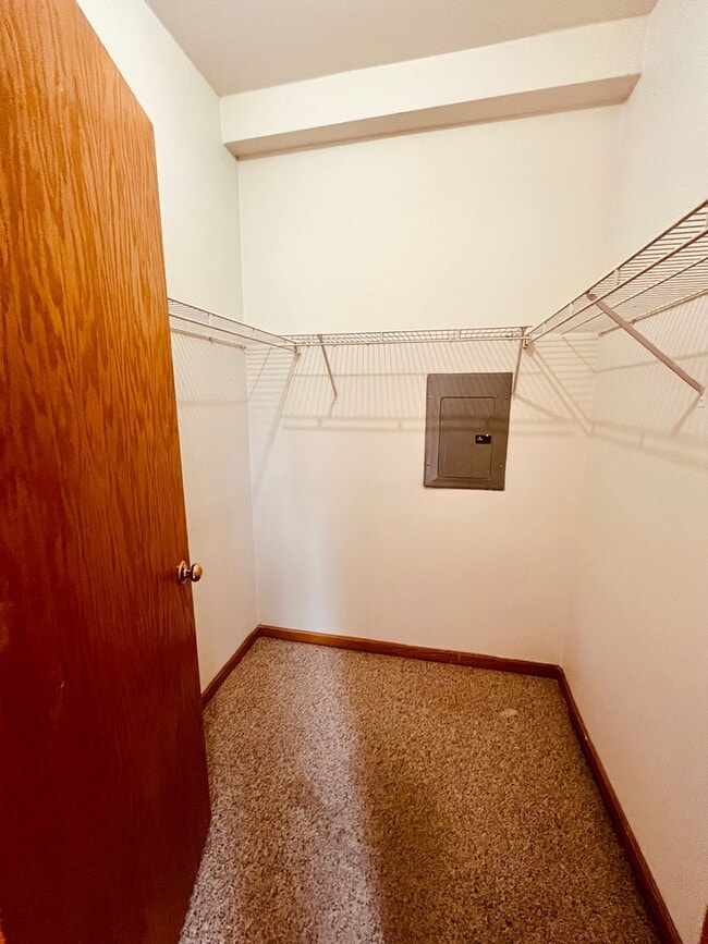 Building Photo - Kennelly Properties - 1336