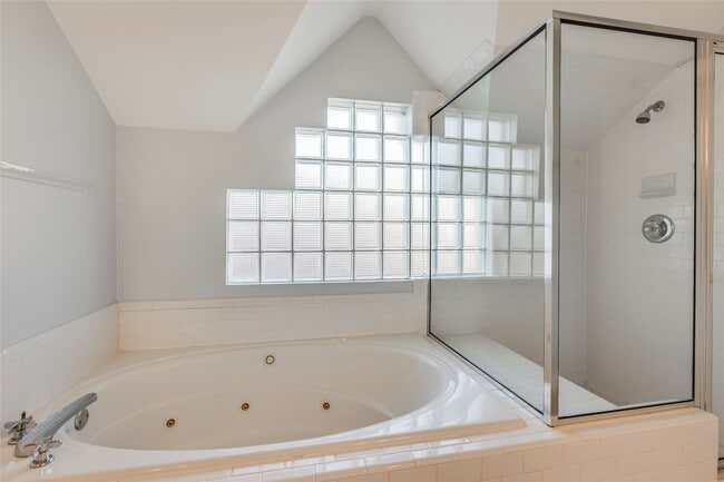 Building Photo - 609 Lester St