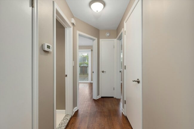 Building Photo - 416 N Kenwood Ave