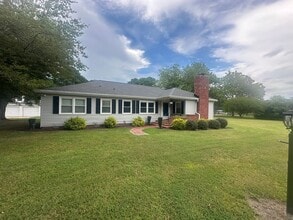 Building Photo - Call Amanda Tate at 757-289-6810 for more ...