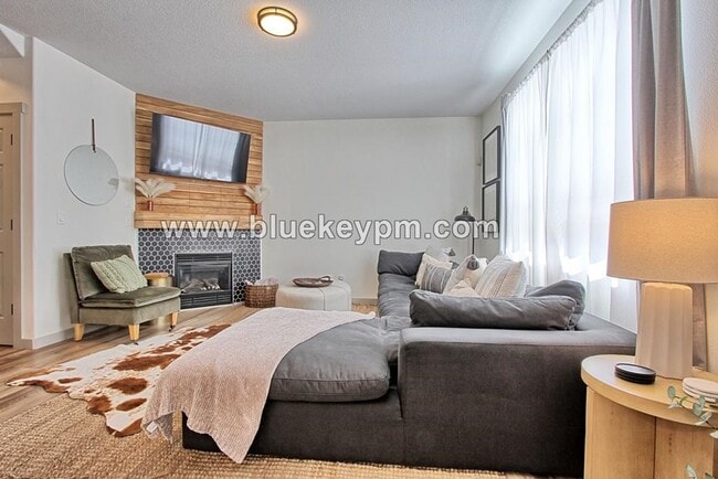 Building Photo - 3 Bed, 2.5 Bath Home Located Near Legacy S...