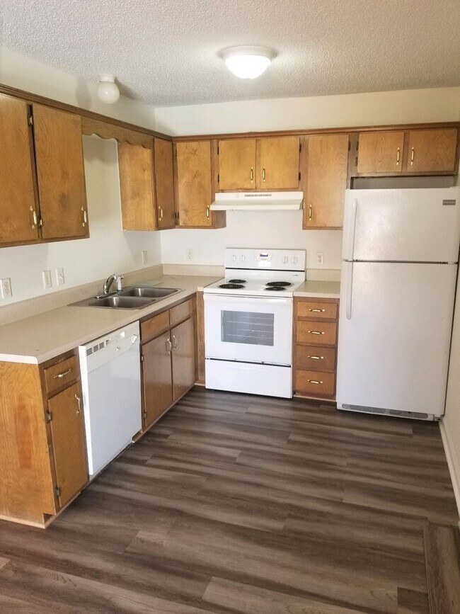 Building Photo - 1960 E First St