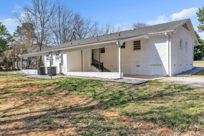 Building Photo - 2BR/1BA Townhome with Granite Countertops & Carport $1325/mo rent