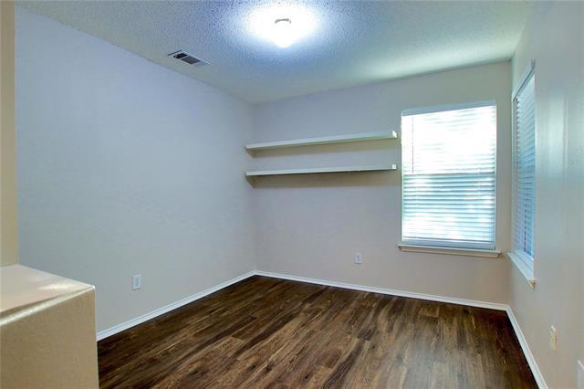 Building Photo - 147 Southlake Dr