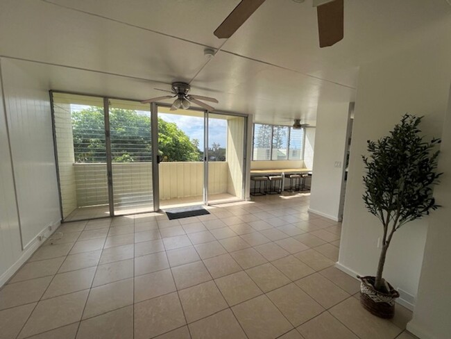 Building Photo - Mililani Town 2 bed/1 bath Apartment