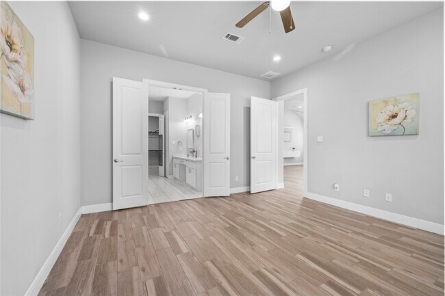 Building Photo - 8938 Intervale St