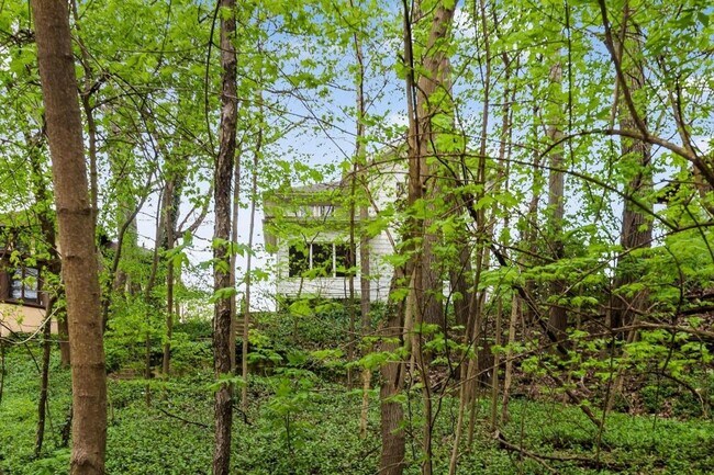Building Photo - 2074 Iuka Ave