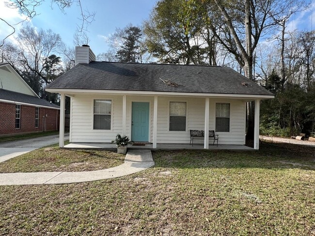 Building Photo - CHARMING HOME IN LIVE OAK VILLAGE