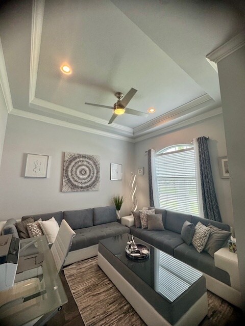 Building Photo - 1410 Vía Milanese