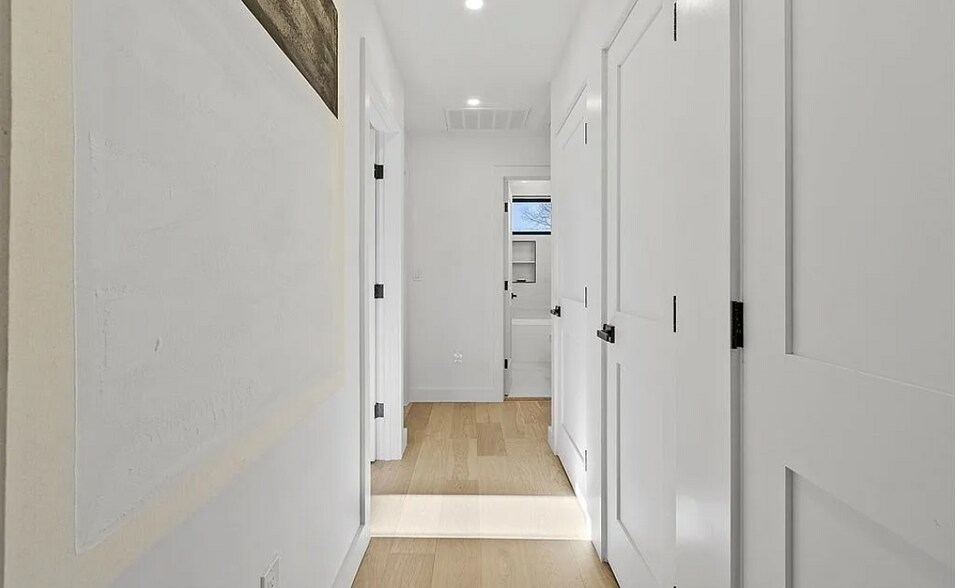 Building Photo - 135 5th St