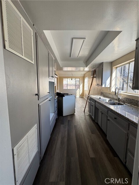 Building Photo - 921 Carob Way