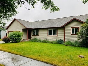 Building Photo - Single Level - 3 Bed - 2 Bath - Pet Friendly