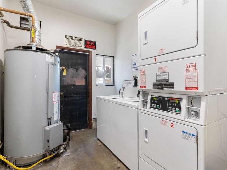 Building Photo - 1340 W Parade St