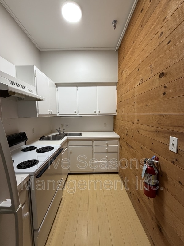 Building Photo - 194 North St